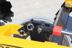Closeup of D41 Wheel Offset Harrow hydraulic cylinder pins