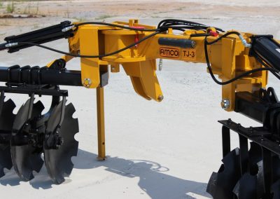 Closeup of AMCO TJ3 Terracing Plow hydraulics