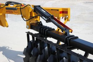 Closeup of AMCO TJ3 Terracing Plow hydraulics