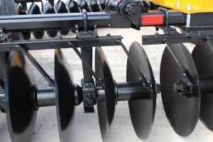 F15 Double Offset Tandem Disc Harrow bearing risers and smooth blades