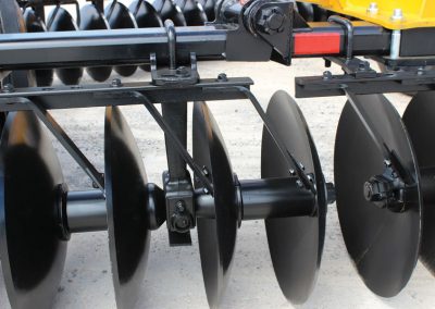 F15 Double Offset Tandem Disc Harrow bearing risers and smooth blades