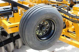 F15 Double Offset Tandem Disc Harrow optional spare tire spindle and hub and mount