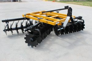 Side view of large-frame LTF Lift Offset Harrow