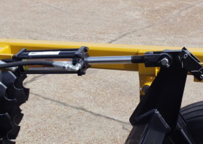 Closeup of 3" x 8" hydraulic cylinder on D41